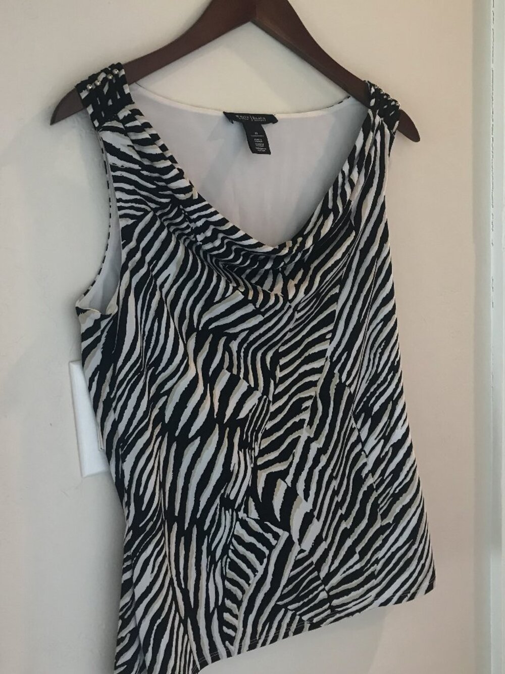 WHITE HOUSE BLACK MARKET LINED SLEVELESS TOP SIZE M